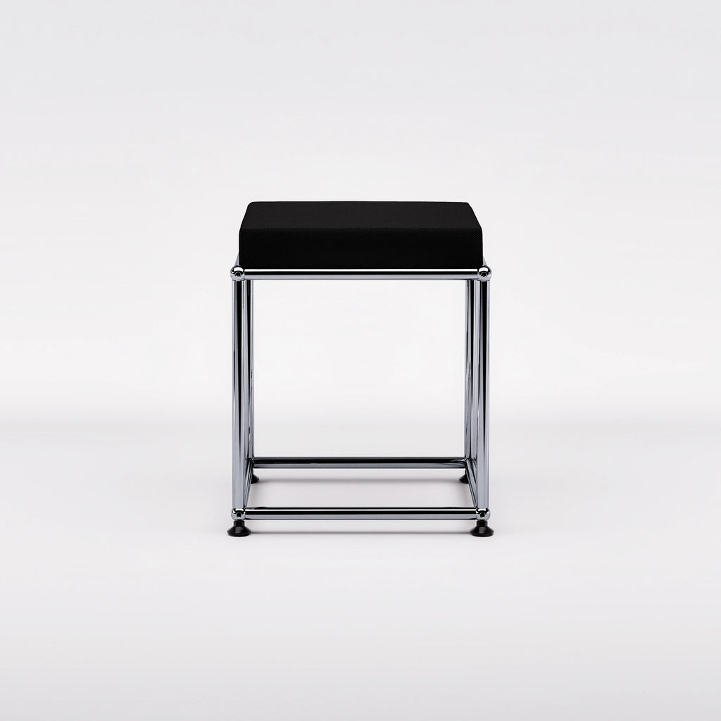 AR 03 Hocker, Frontansicht