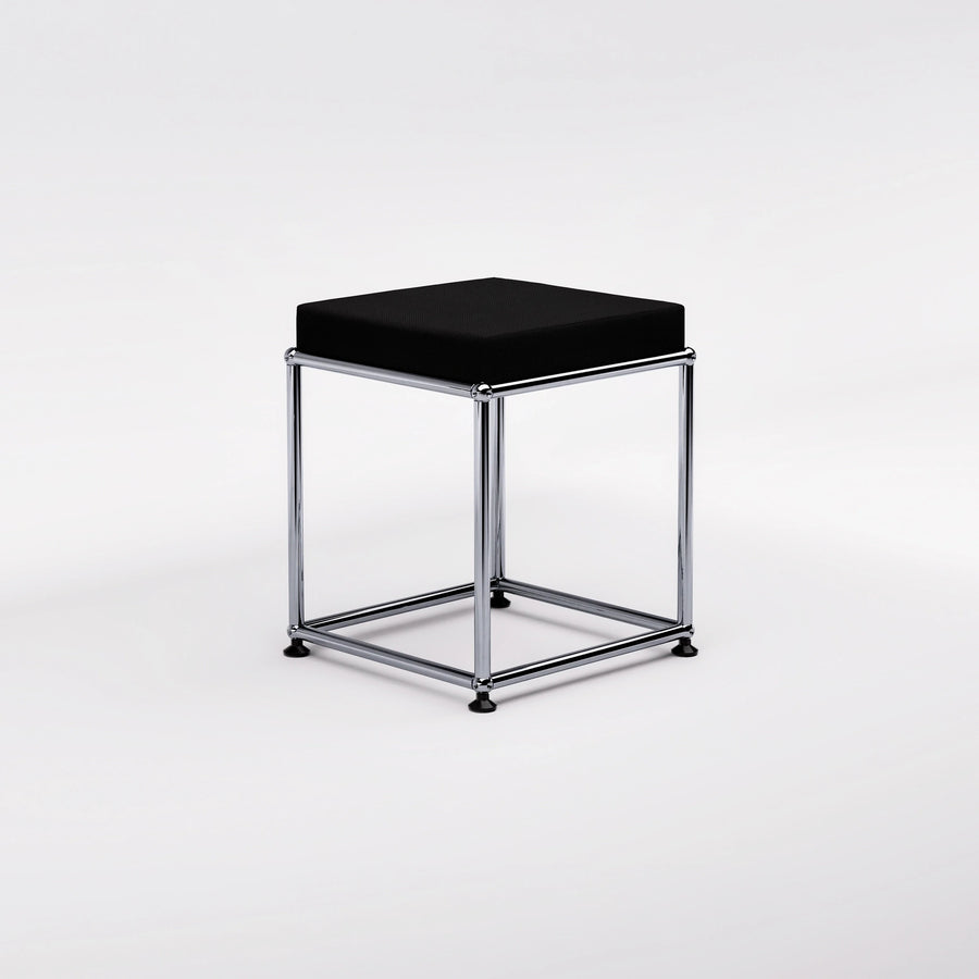 AR 03 Hocker